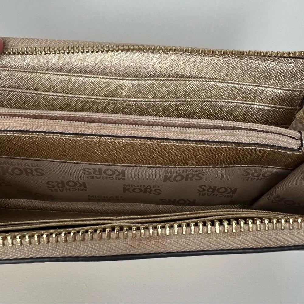 Michael Kors Wallet - Picture 10 of 17